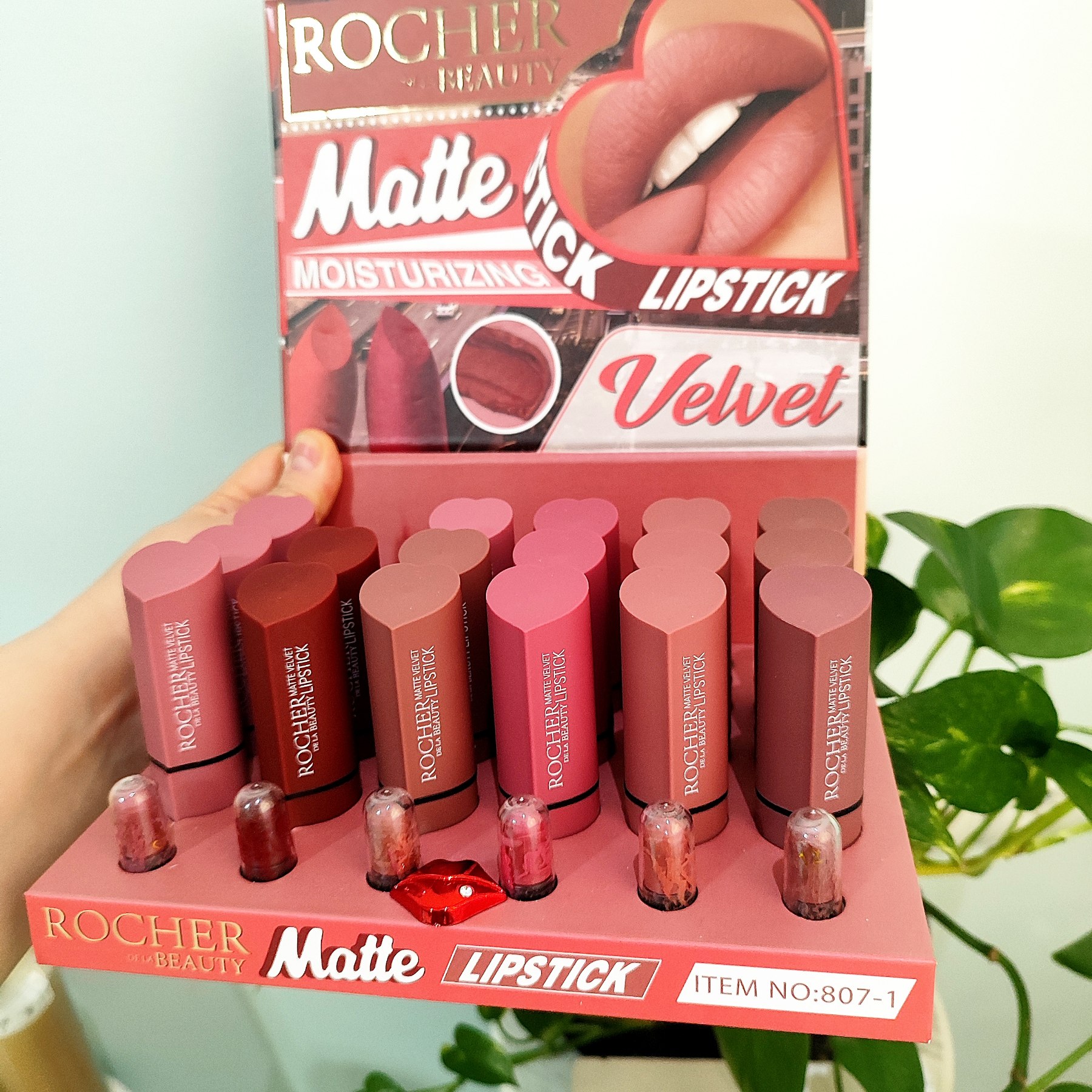 رژ لب جامد در ۶ رنگ‌بندی زیبا...